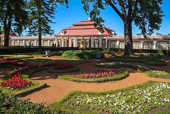 monplaisir-palace-and-garden-in-peterhof